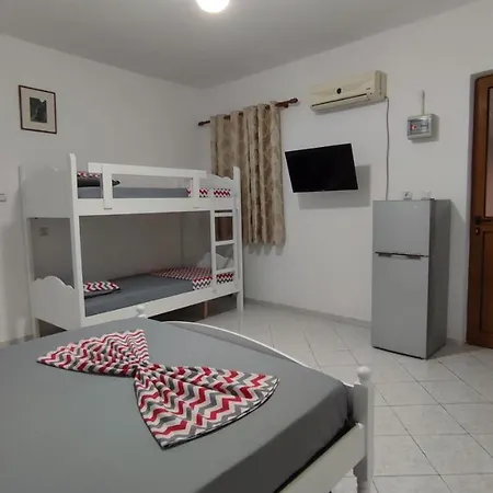 Konukevi Beach Rooms