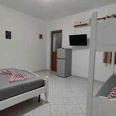 Konukevi Beach Rooms Himarë